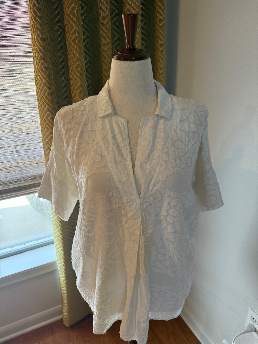 Pilcro White Short-Sleeve Embroidered Button-Down Shirt